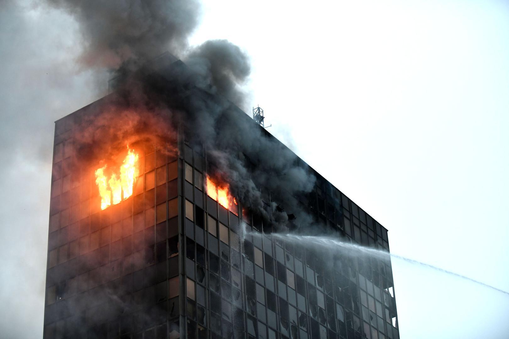 "Mi smo zaprimili dojavu oko 23 sata. Zanimljivo, bila je samo jedna dojava građana. Inače kod velikih požara uvijek dobijemo puno dojava", kazao je Jembrih. 