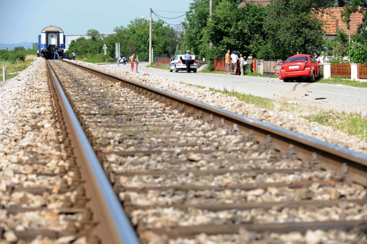 \'crna...zagreb...24.06.2008.  zapresic, pere devcica, pruzni prijelaz, pruga, nalet vlaka na auto, sudar,  foto: Goran Stanzl\'