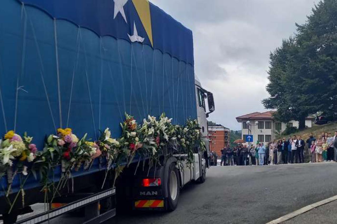 posmrtni ostaci stigli u Potočare