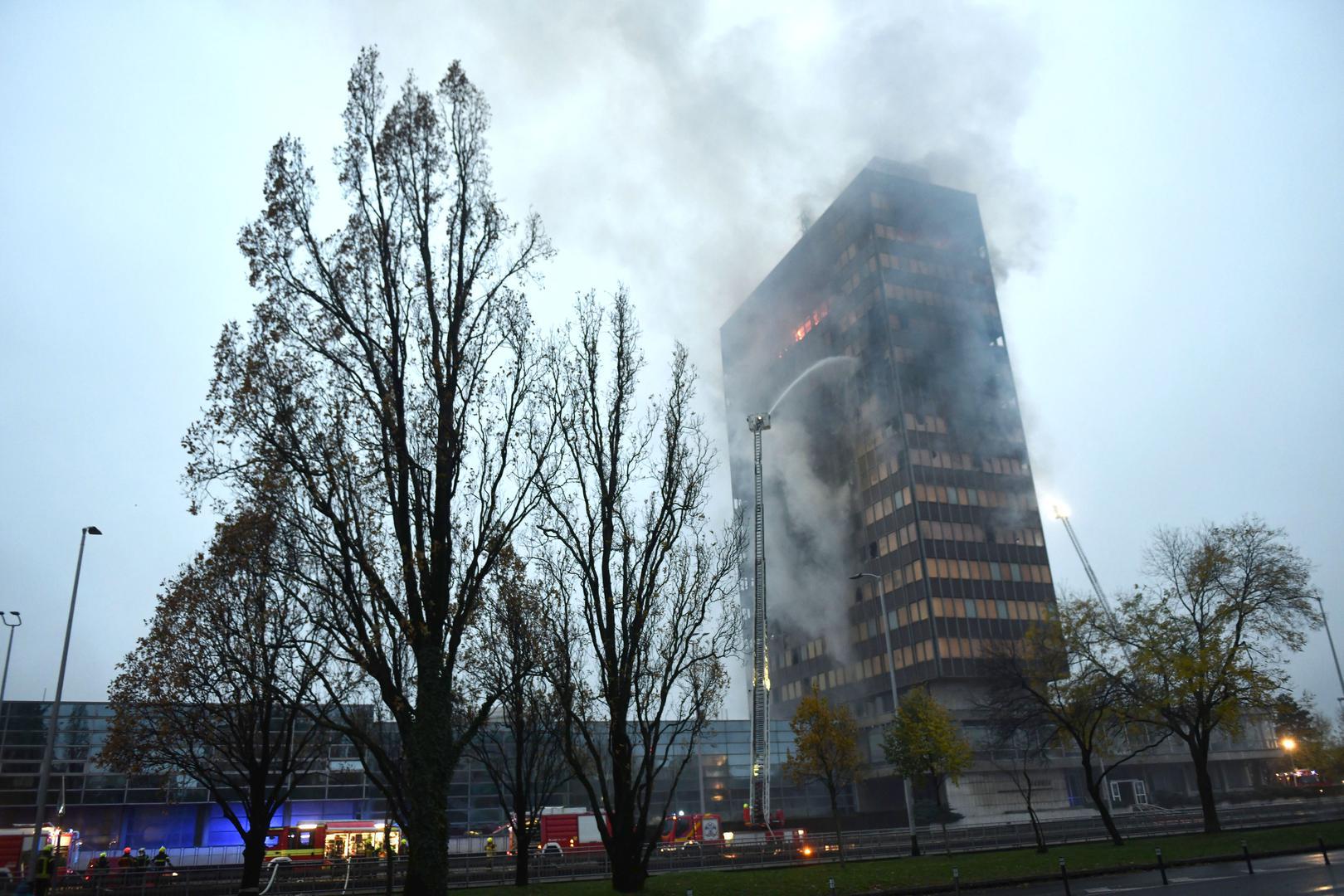 Zapovjednik JVP Grada Zagreba Siniš Jembrih kazao je da su svi vatrogasci grada Zagreba bili na ovom požaru.