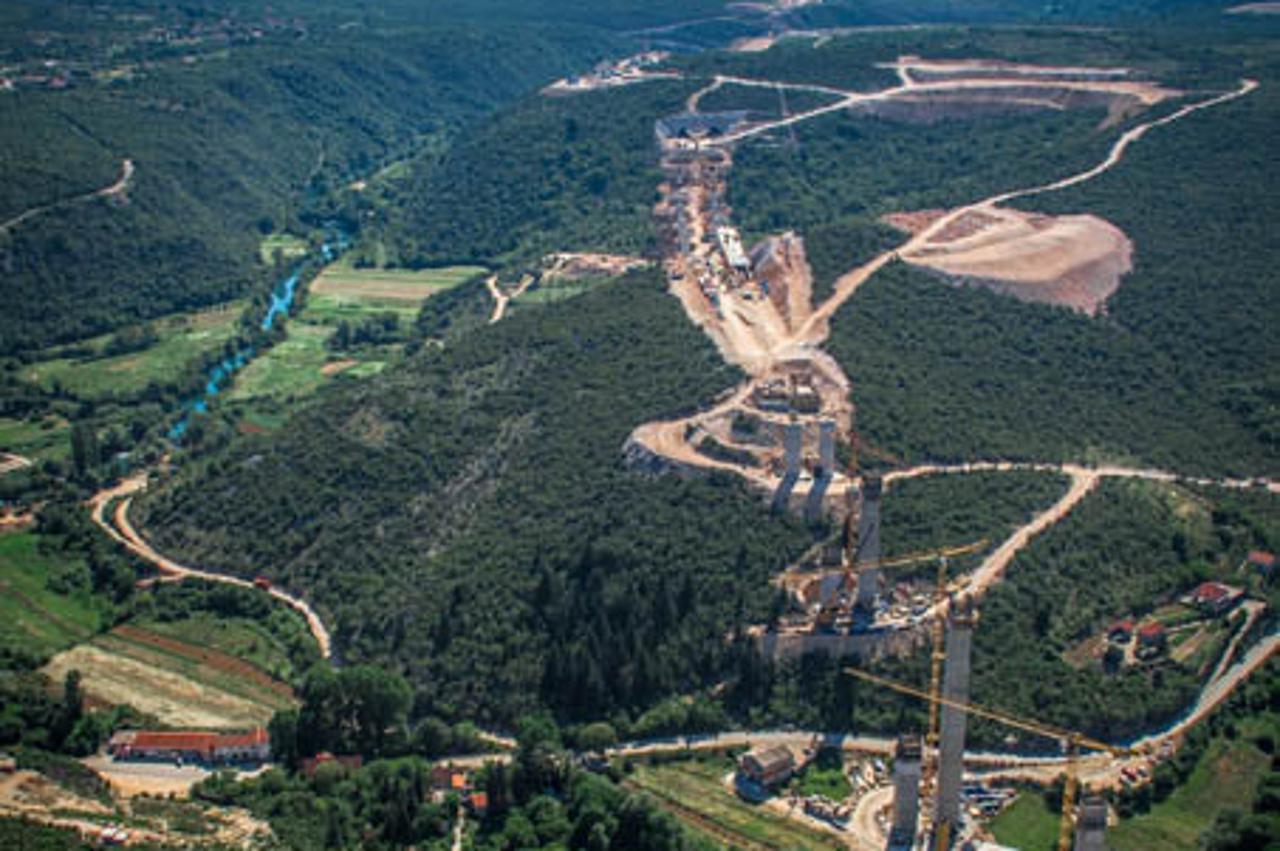 ljubuski...27.06.2013...autocesta snimljena iz zraka