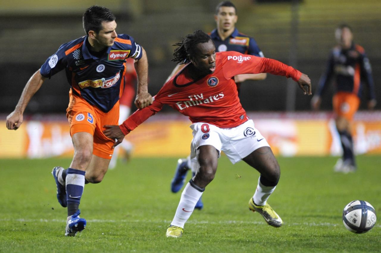 'Montpellier\'s Forward Emir Spahic (L) vies with PSG Guy Luyindula (R) during their French L1 football match Montpellier vs PSG, on October 31 2010 at the Mosson stadium in Montpellier, Southern Fran