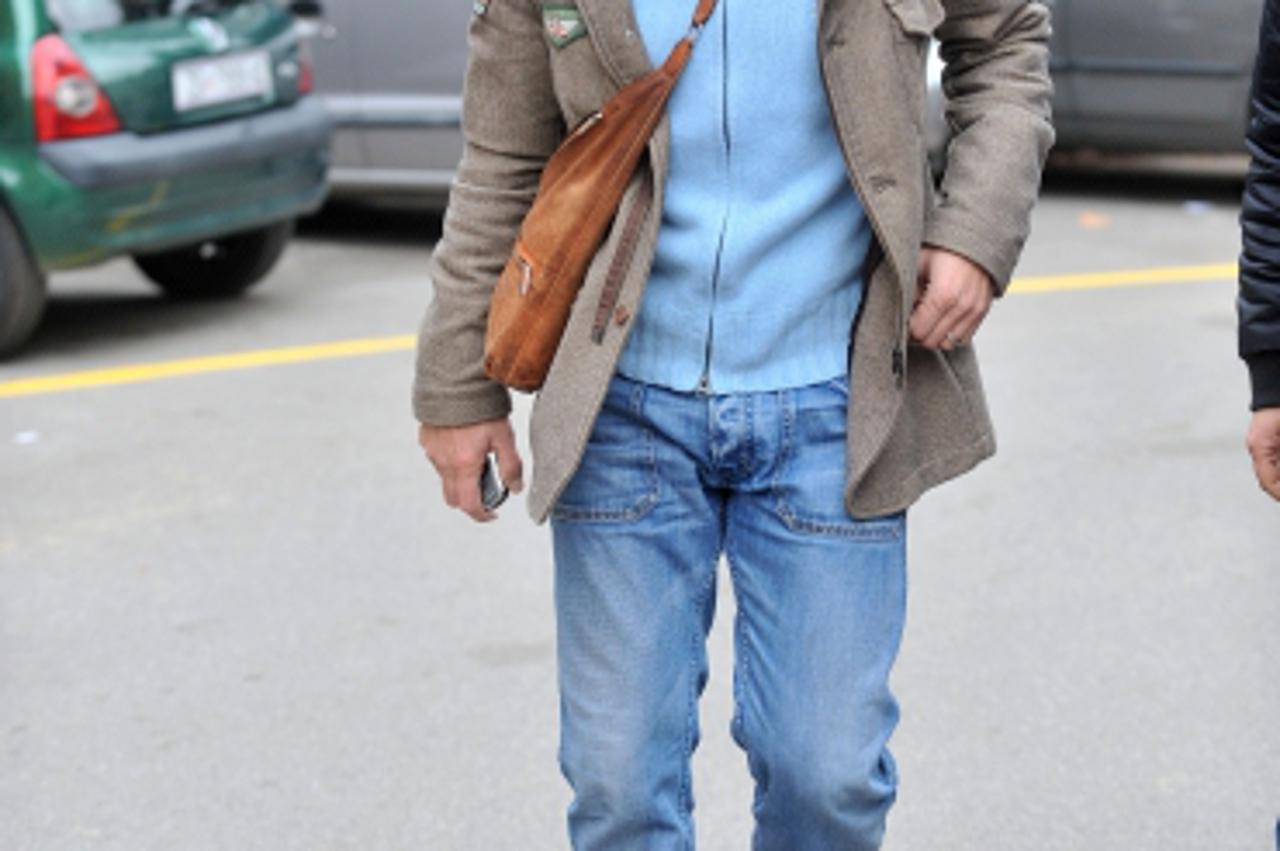 \'03.12.2009., Zagreb - Zvonimir Boban odlazi iz posjete kcerkici Ruzi u KBC Sestre Milosrdnice.  Photo: Antonio Bronic/PIXSELL\'