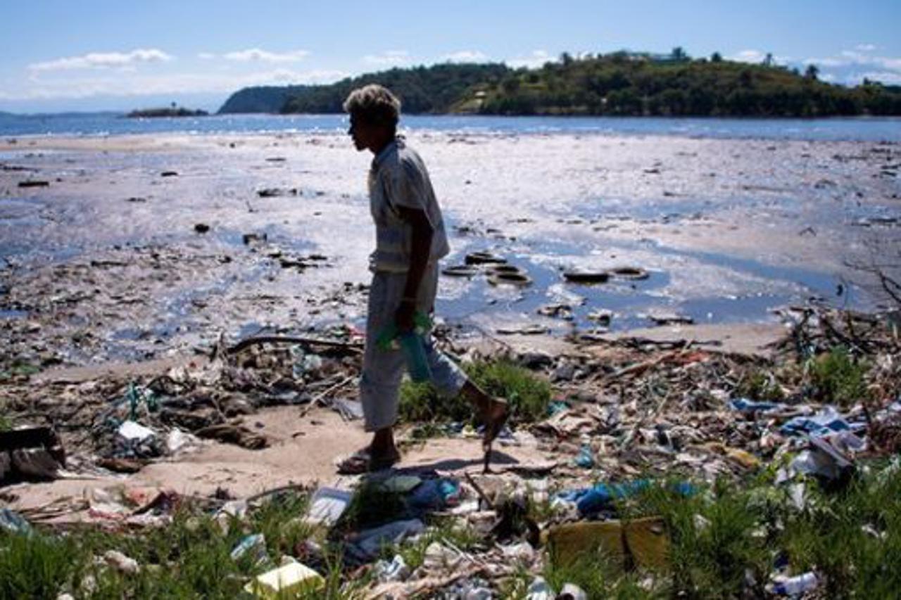 PLIVATI ĆE U LJUDSKOM IZMETU 