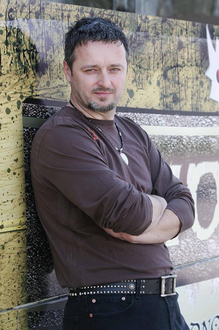 Početkom Domovinskog rata javio se u Zbor narodne garde a nadimak Thompson dobio je po američkoj strojnici