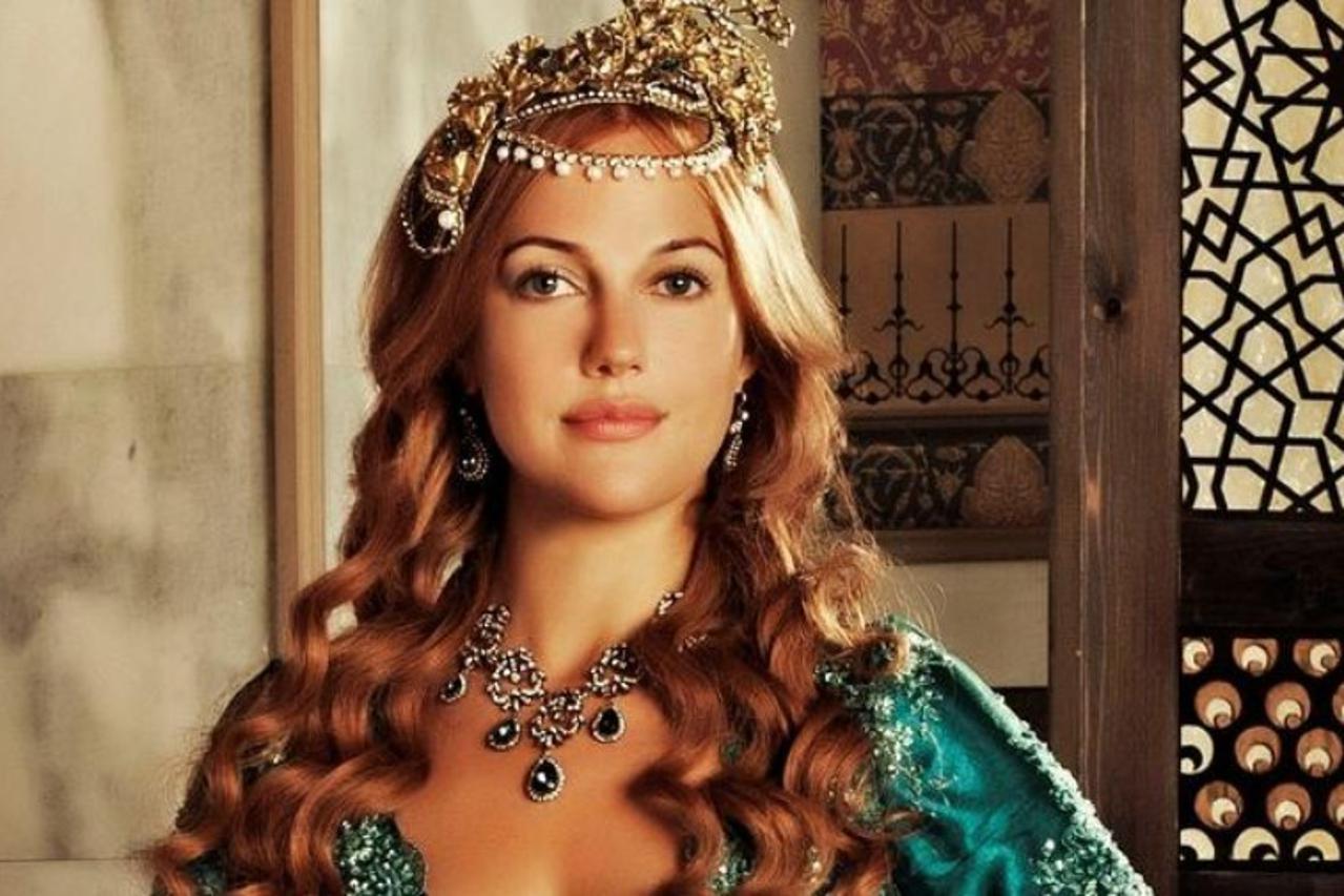  Meryem Uzerli 