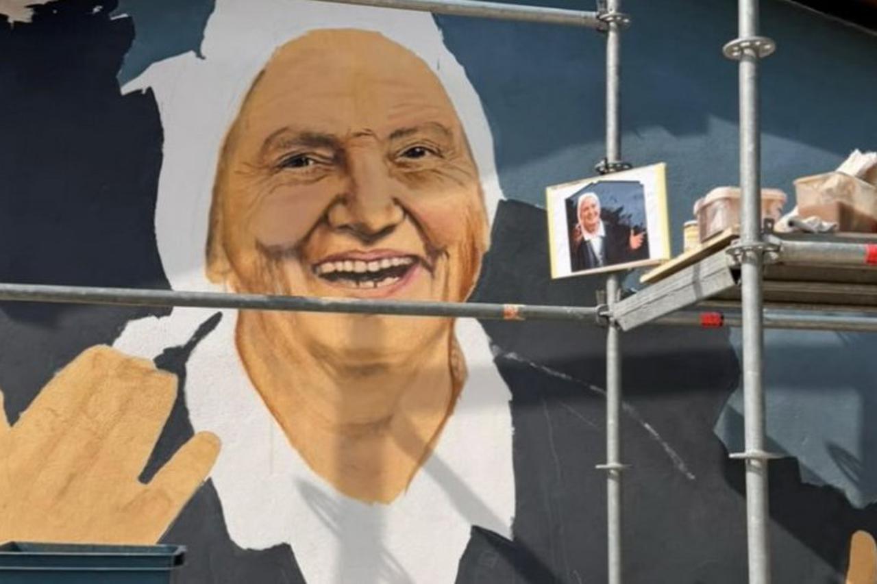 Mural Majci Elviri