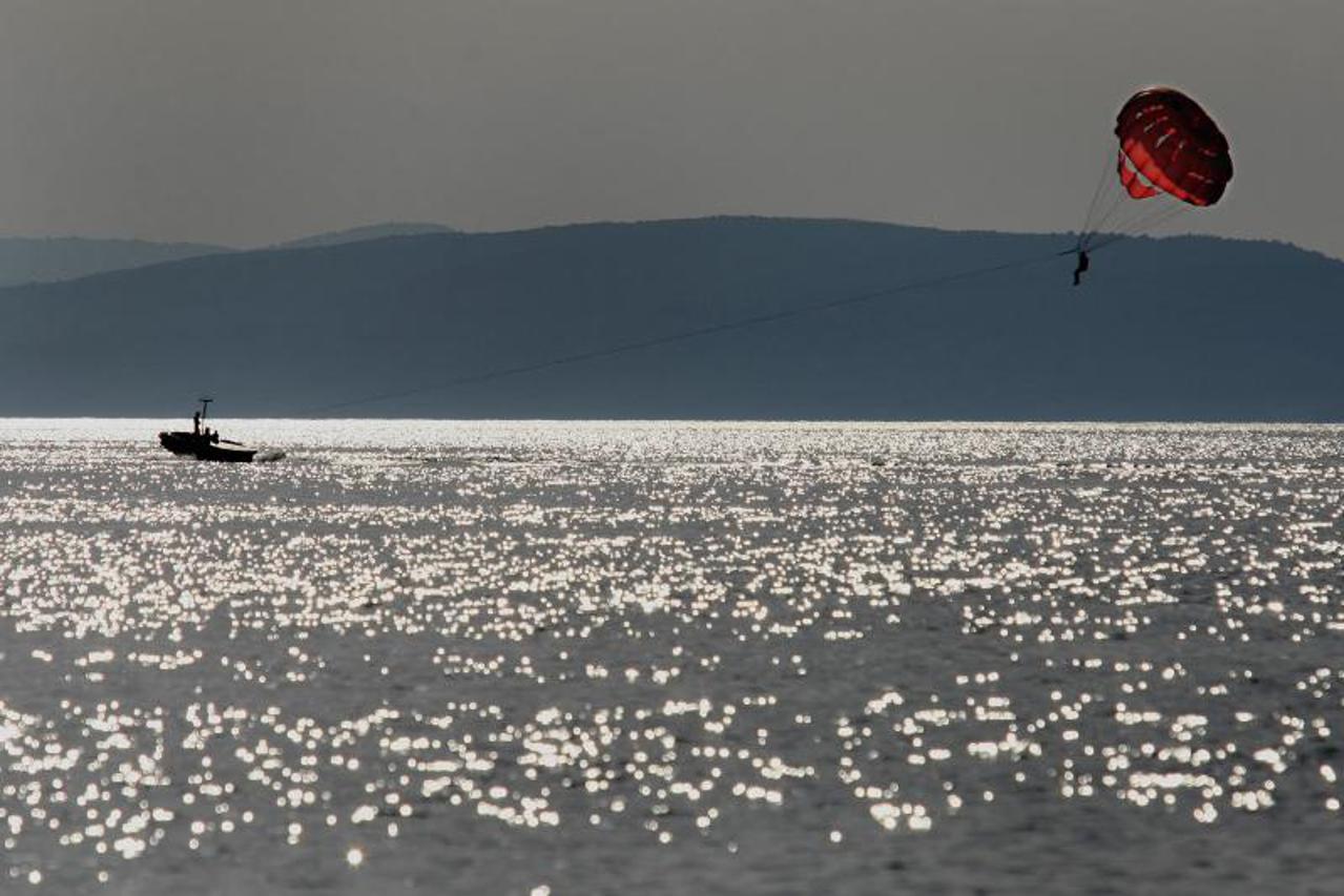 Padobran, gliser, more