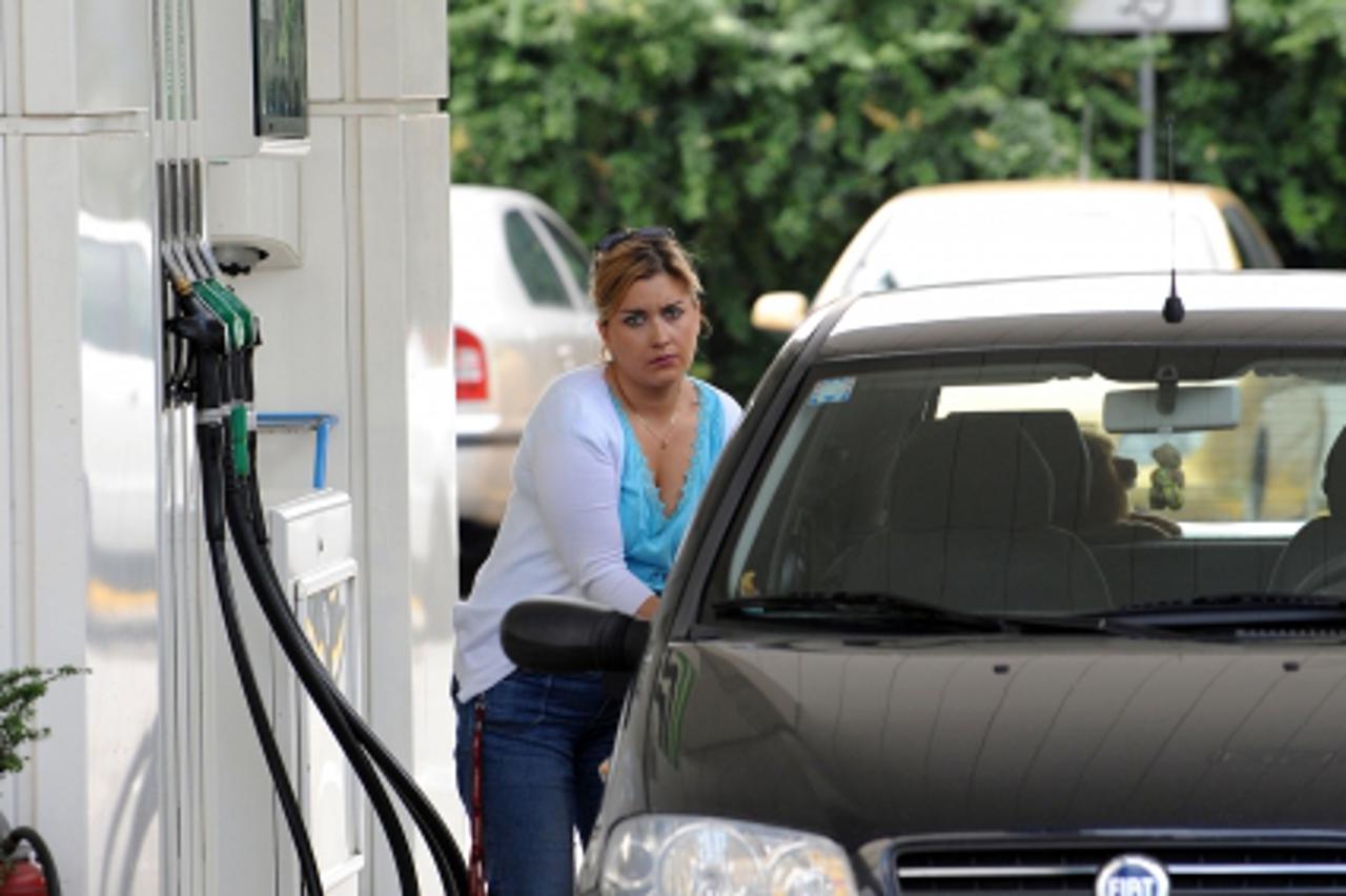 'metropola...zagreb...17.06.2008.  benzinska, ina, benzin, gorivo,  foto: Goran Stanzl'