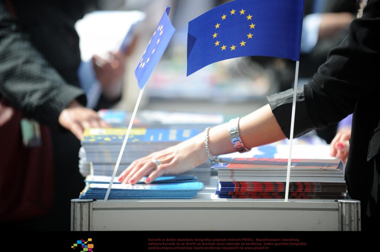 '07.05.2011 , Cvijetni trg ,  Zagreb -Pocetak Europskog tjedna na Cvijetnom trgu sa standovima gdje gradjani mogu dobiti informacije o clanicama i Europskoj uniji . Photo: Daniel Kasap/PIXSELL'