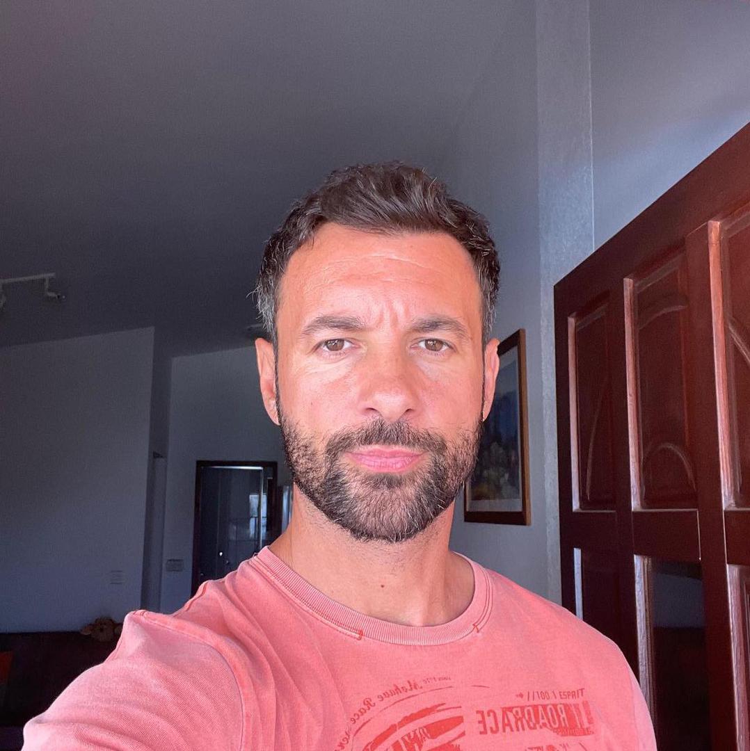 Gledatelji ga najviše pamte po ulozi Jakova Zlatara u hit-seriji "Larin izbor", no zapažene nastupe ostvario je i u projektima poput "Najboljih godina", "Kud puklo da puklo" te "Zlatnih dvora", dok je njegov posljednji televizijski angažman bio u seriji "Čista ljubav".
