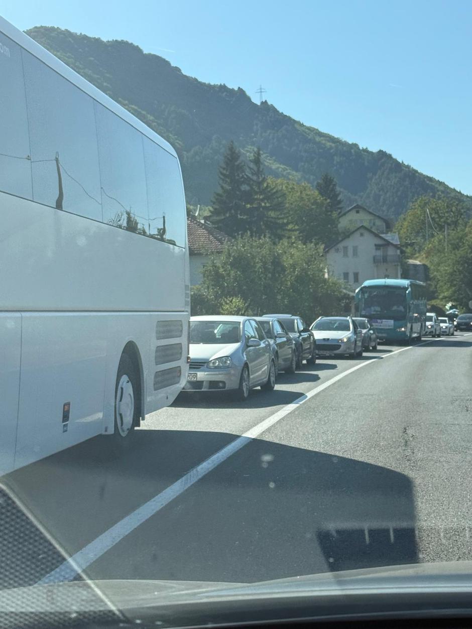 kolona na cesti