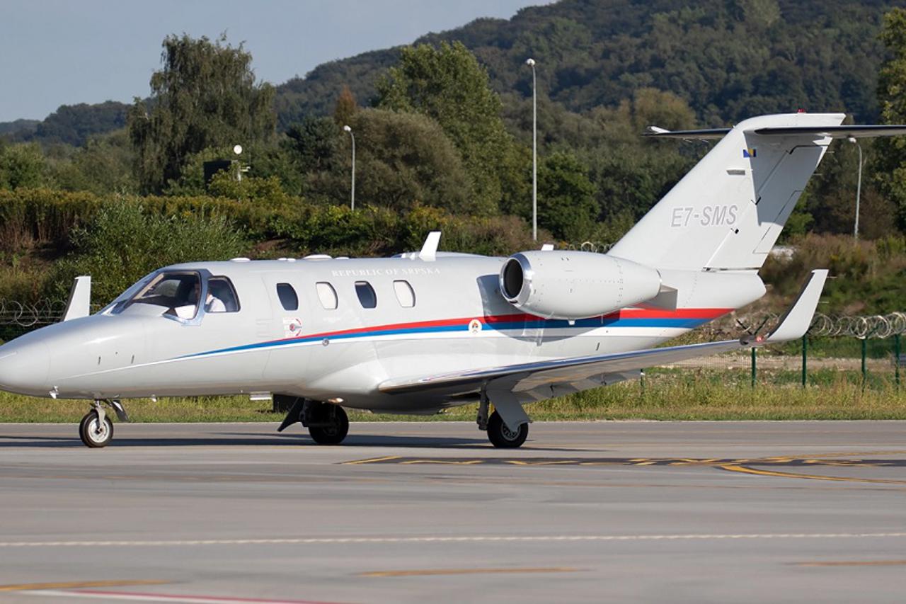 avion Vlade RS