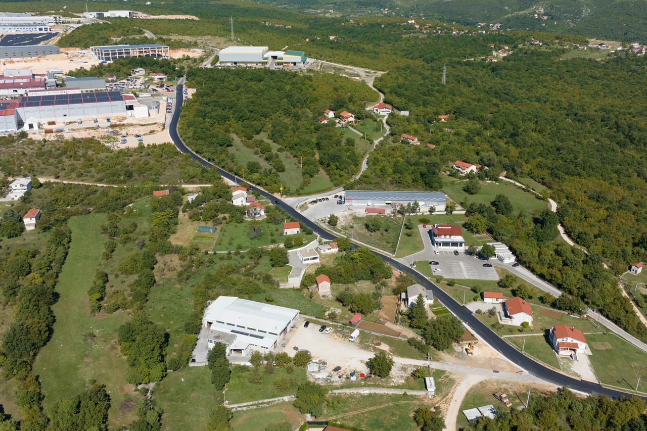 cesta prema gospodarskoj zoni u Knešpolje