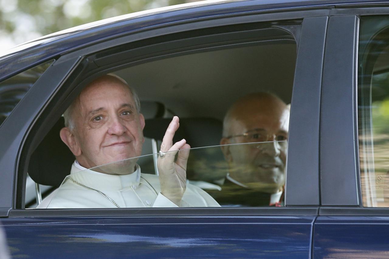 'Pope Francis waves as he arrives at the summer residence in Castel Gandolfo to lead the Sunday Angelus prayer July 14, 2013. REUTERS/Tony Gentile (ITALY - Tags: RELIGION)'