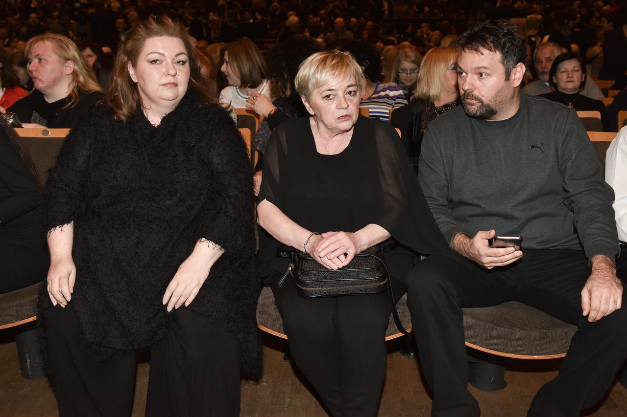 17.01.2017., Zagreb - U Velikoj dvorani Vatroslava Lisinskog odrzan je koncert Prijatelji i Kemo Hiljade pahulja bijelih u cast preminulom kantautoru Kemalu Montenu na kojemu su nastupali mnogi poznati glazbenici i pjevaci. Branka Monteno, Adriana Monteno