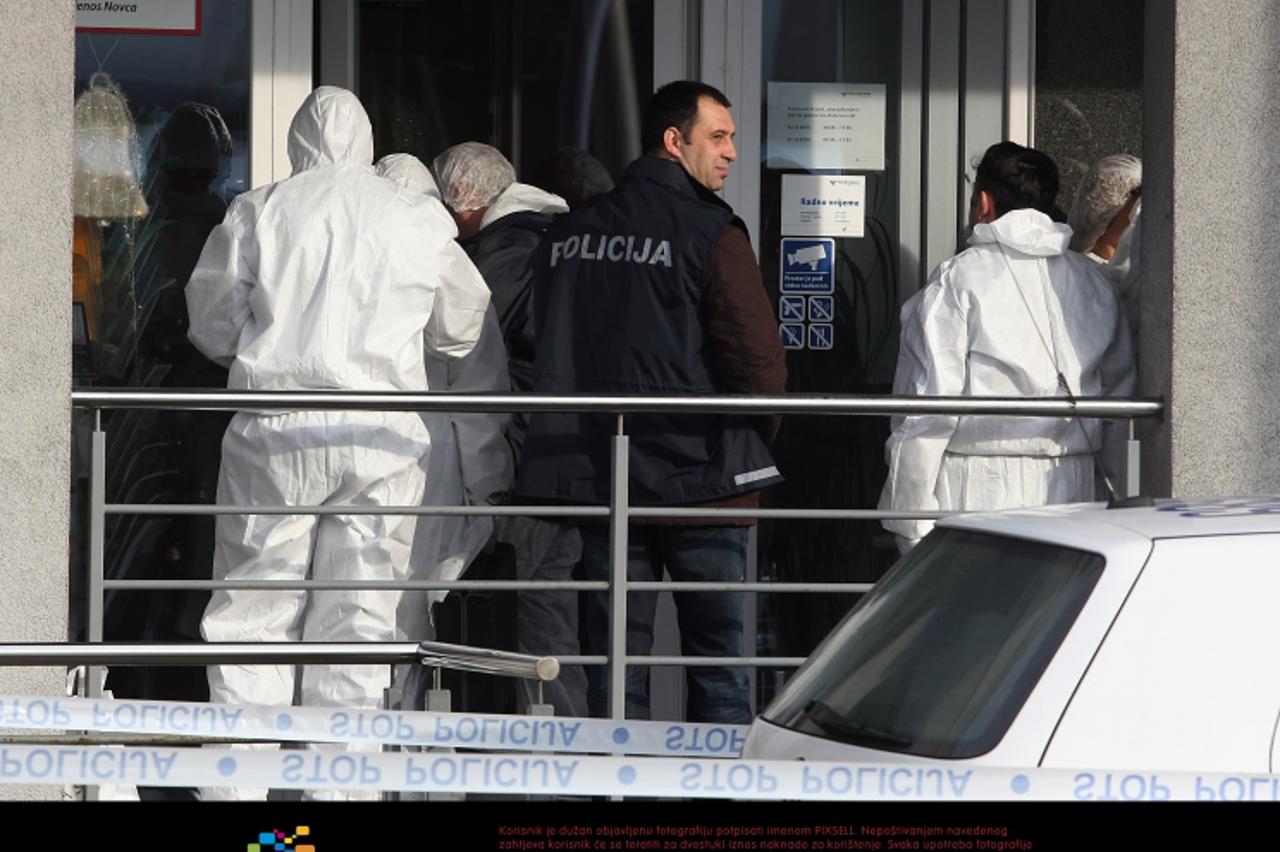 \'22.12.2010., Zagreb - U poslovnici Volksbanke u Dubravi nepoznati pljackas je ukrao novac pri cemu ga je zastitar Sokol Marica pokusao zaustaviti. Pljackas je pritom ispalio nekoliko hitaca u zastit