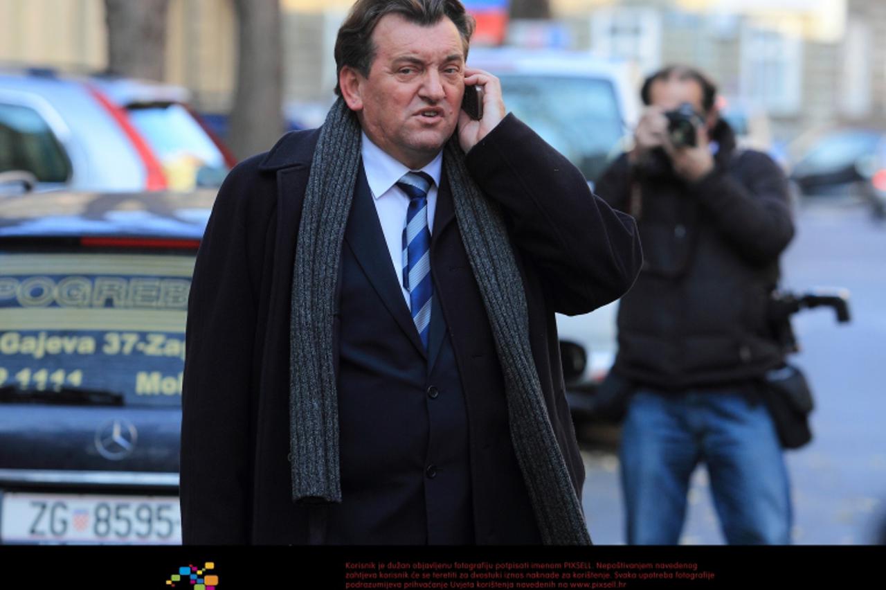 '11.11.2011., Zagreb - Damir Sesvecan  i odvjetnik HDZ-a Vladimir Gredelj odlaze iz sjedista  USKOK-a  nakon davanja iskaza u sklopu istrage o crnim fodovima i Fimi mediji.  Photo: Antonio Bronic/PIXS