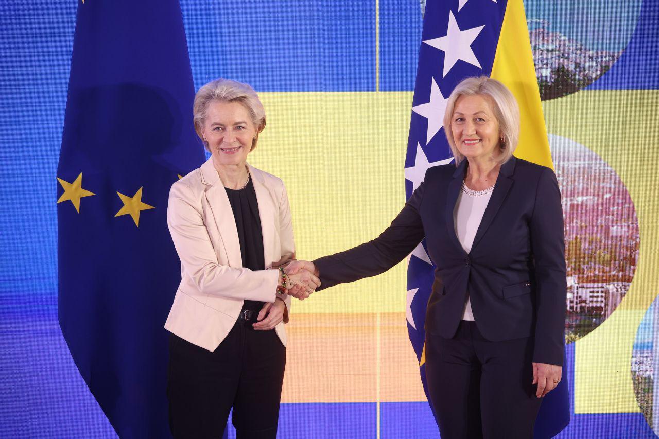 storyeditor/2025-01-21/Kristo_-_Von_Der_Leyen_1-11-2023.jpg