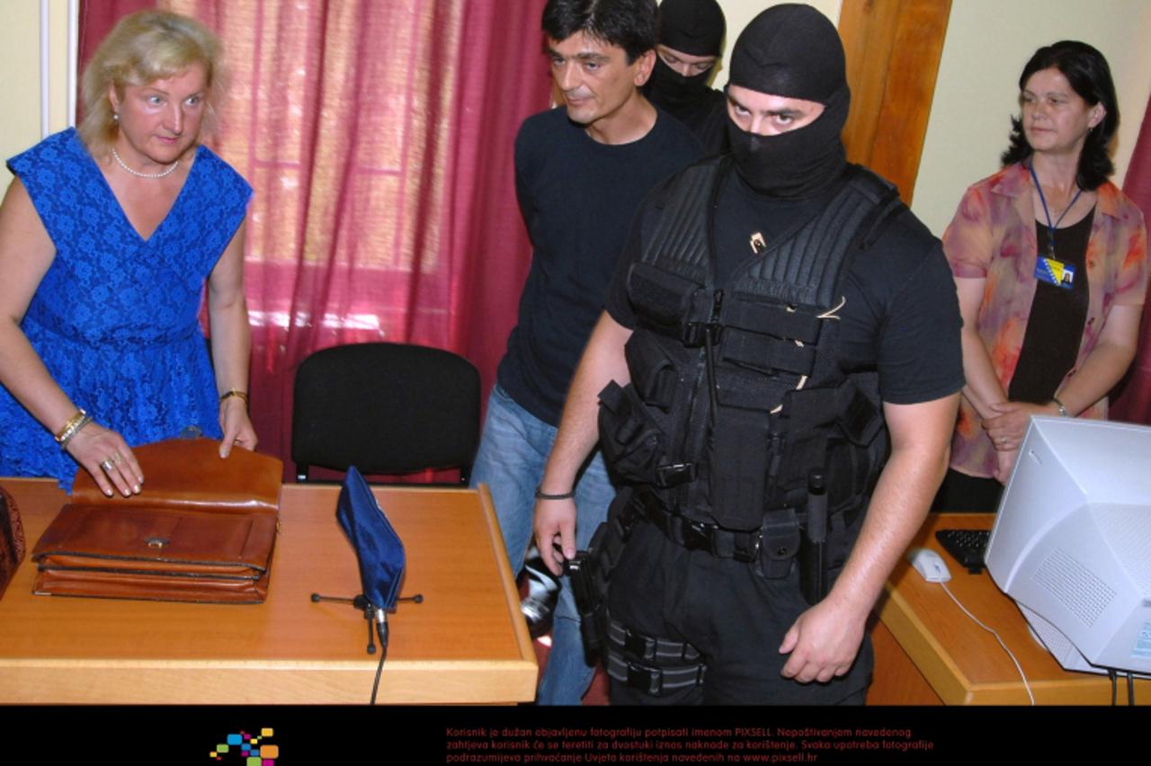 '15.07.2011., Sokolac, BiH - Sutkinja Osnovnog suda u Sokolcu nedaleko Sarajeva u petak je Dragana Paravinju (43) nepravomocno osudila na dvije godine i 10 mjeseci zatvora zbog pokusaja silovanja djev