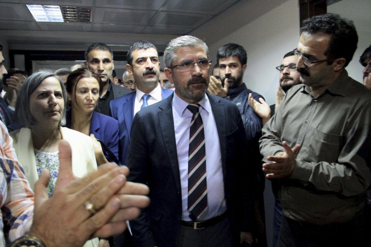 tahir elci