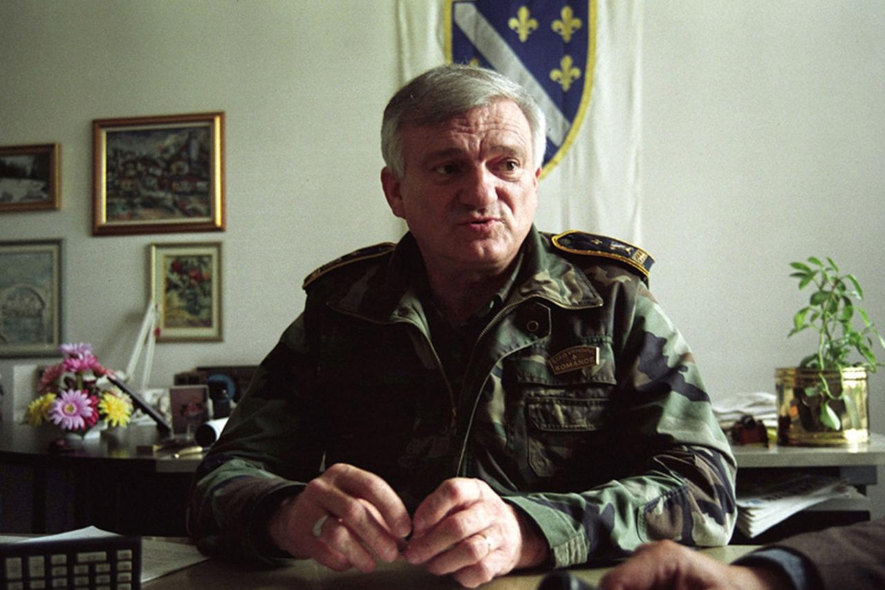 'Bosnian army General Jovan Divjak speaks during an interview with Reuters in his office in Sarajevo in this September 1995 file photo. Austrian police arrested a Bosnian wartime army general late on 