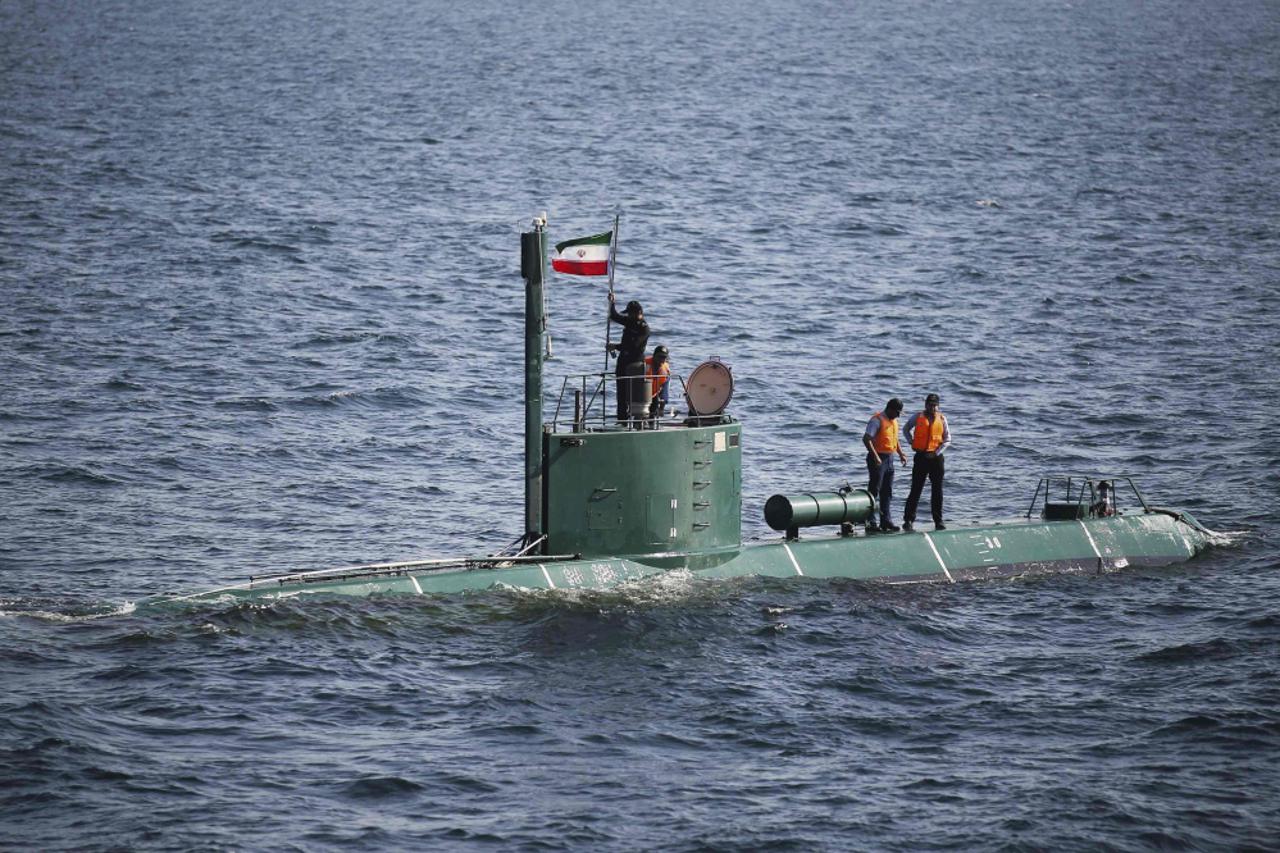 hormuški tjesnac, iranska mornarica, podmornica, helikopter (1)