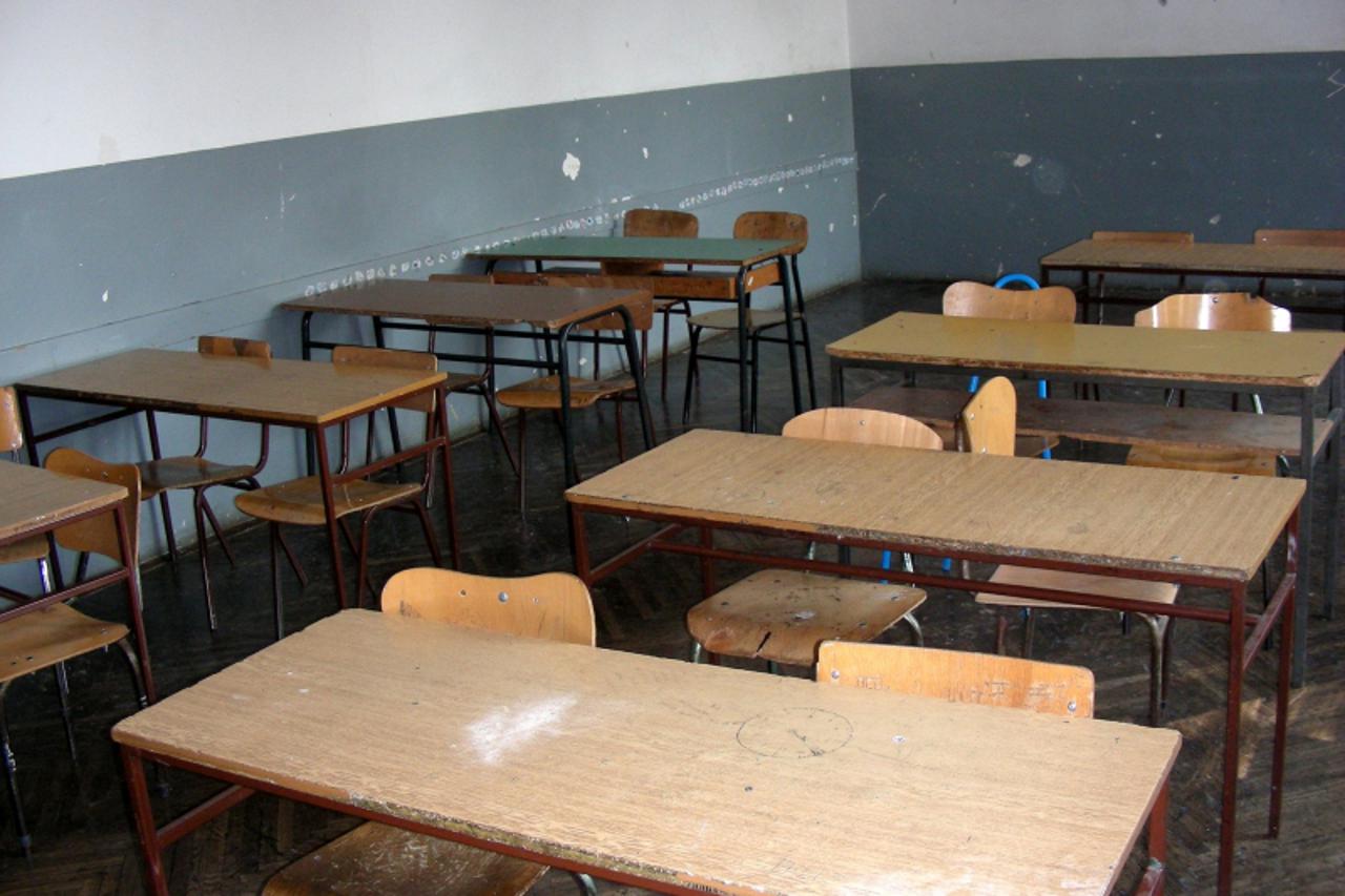 'SLAVONIJA  01.10.2009. VUKOVAR - ucionice vukovarskih srednjih skola do daljnjeg ostaju prazne  Branimir Bradaric/Vecernji list'