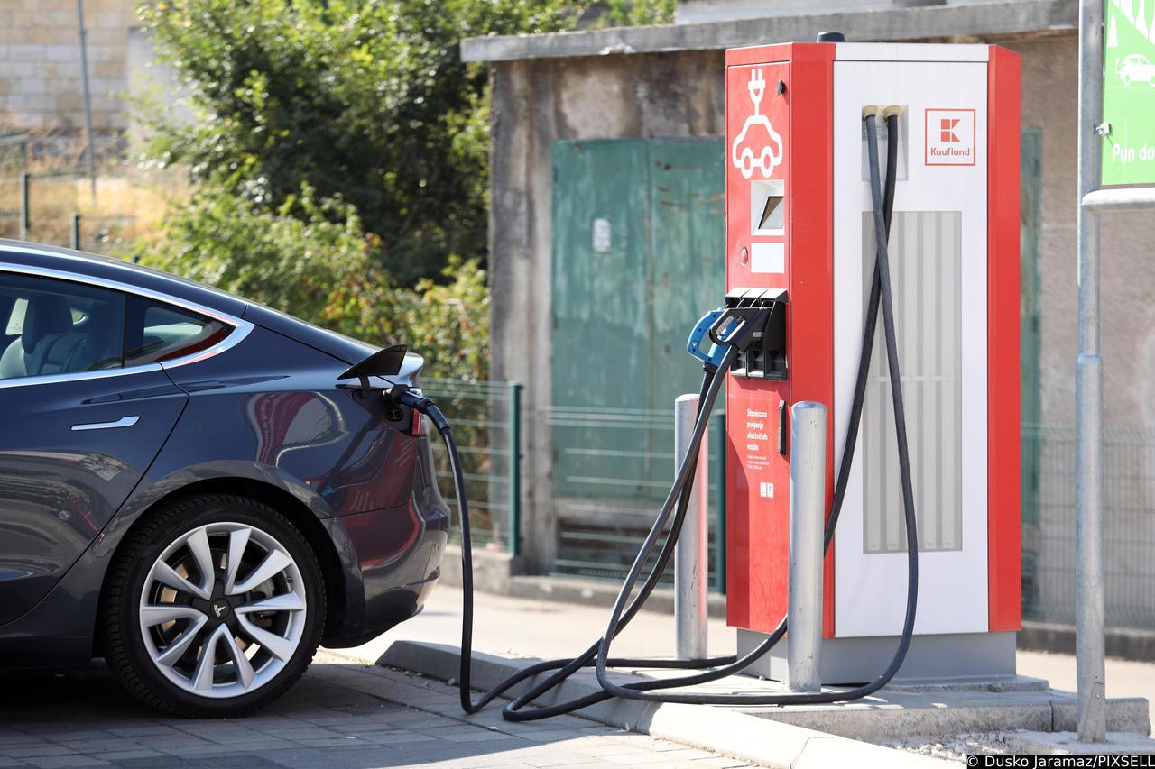 električni autoomobil