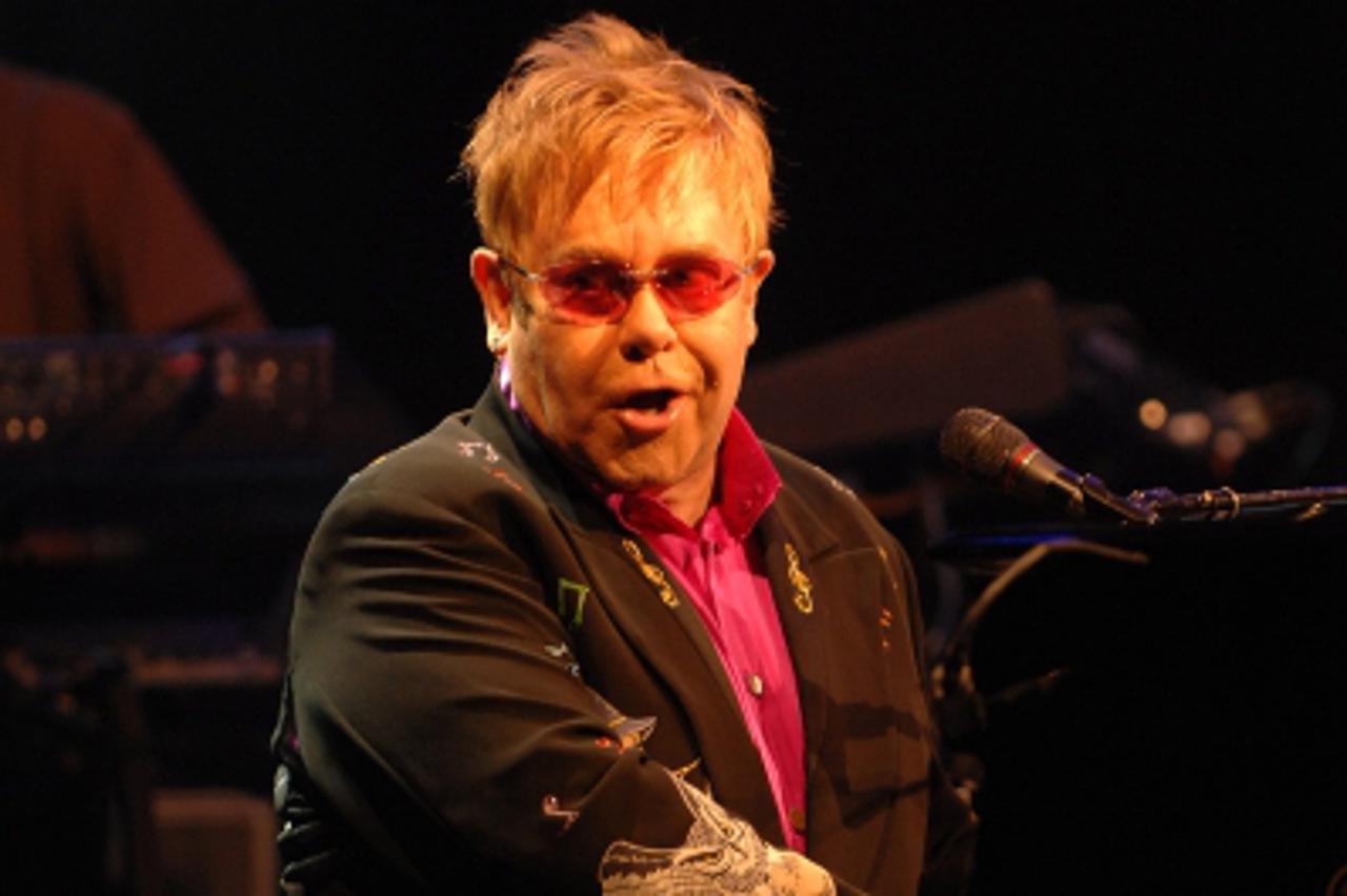 'Photo: Dusko Marusic/Vecernji list  08.07.2009 KULTURA-PULA-HRVATSKA  U VESPAZIJANOVOJ ARENI -PULSKOJ VELIKA ROC ZVIJEZDA ELTON JOHN ODRZAO KONCERT FOTO DUSKO MARUSIC'
