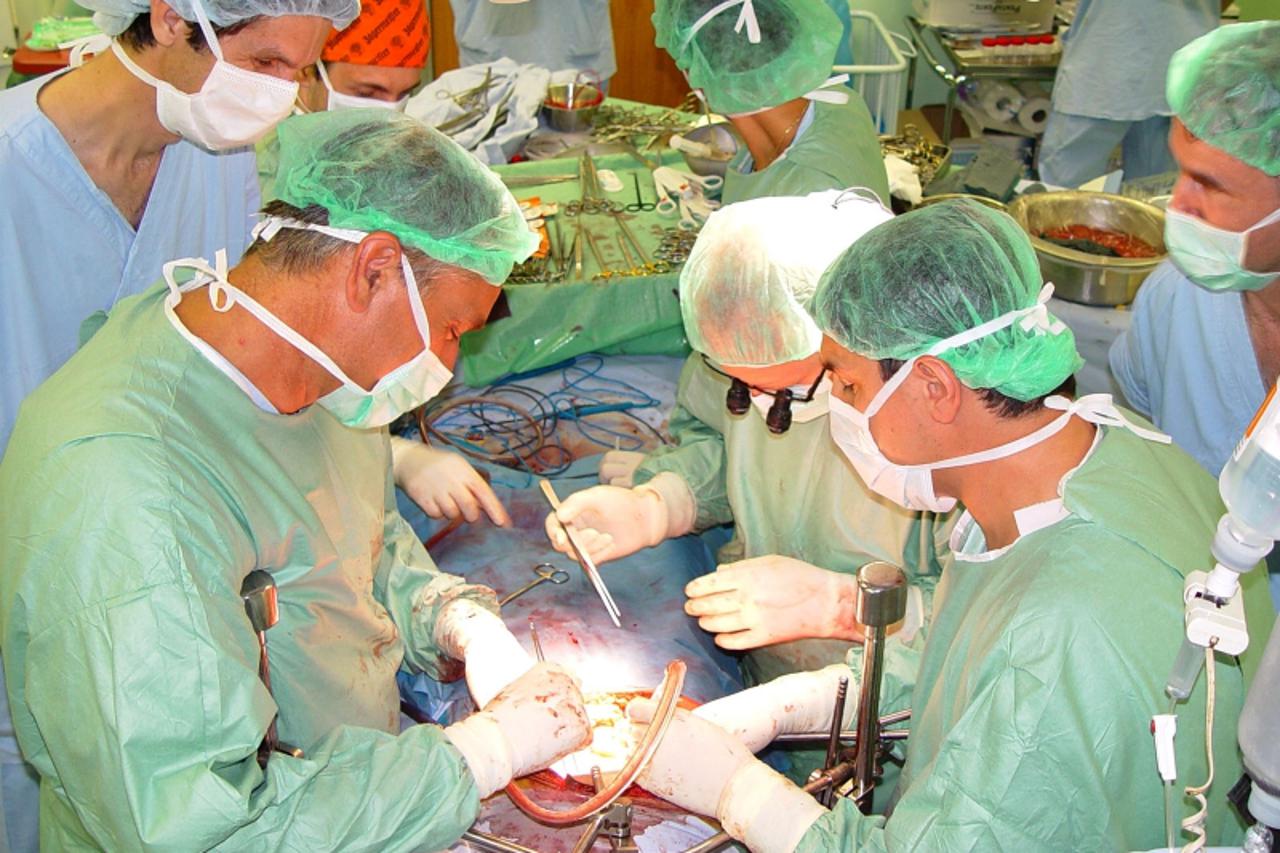 \'BiH_transplantacija-mladic-tuzla FO:MIRO PETROVIC UA:Novi uspjeh tuzlanskih kirurga - pet kadavericnih transplantacija u dva dana\'