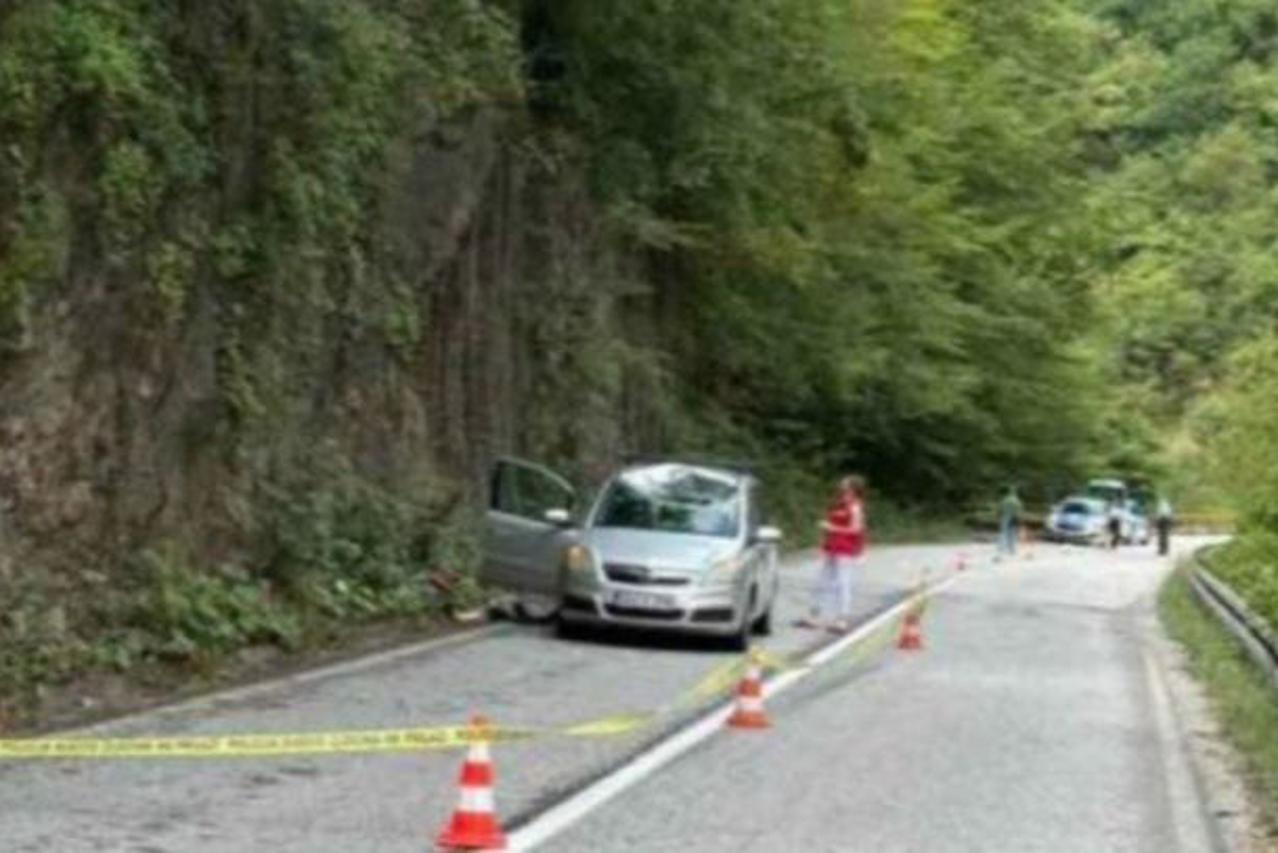 stijena pala na vozilo