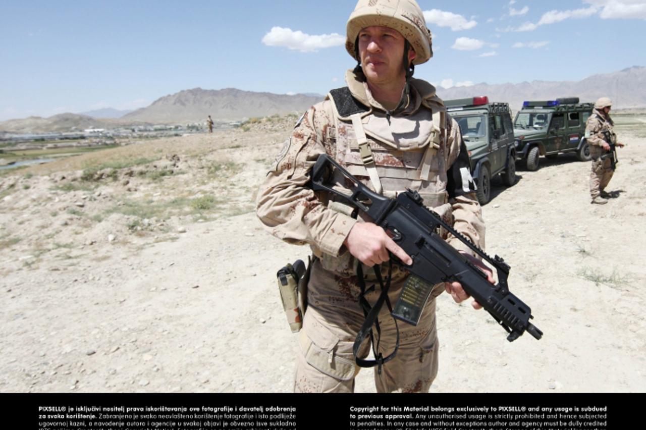 '18.06.2009., Kabul, Afganistan - Patrola s Hrvatskim vojnicima, vojnim policajcima na njihovoj redovnoj patroli po brdima i selima oko Kabula. Photo: Zeljko Lukunic/24sata'