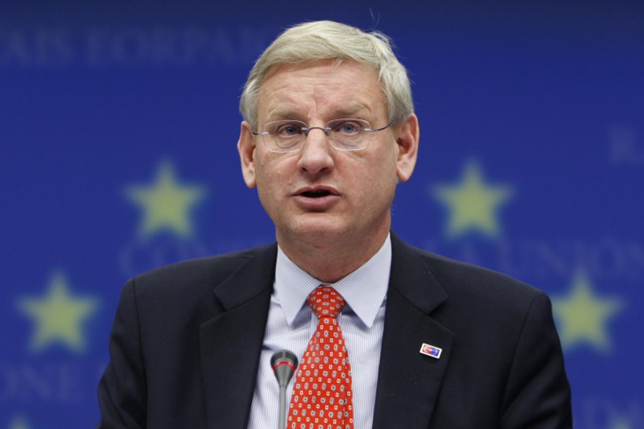 \'Swedish Foreign Minister Carl Bildt briefs media after an accession conference with Turkey at the European Union Council headquarters in Brussels, December 21, 2009.     REUTERS/Francois Lenoir   (B