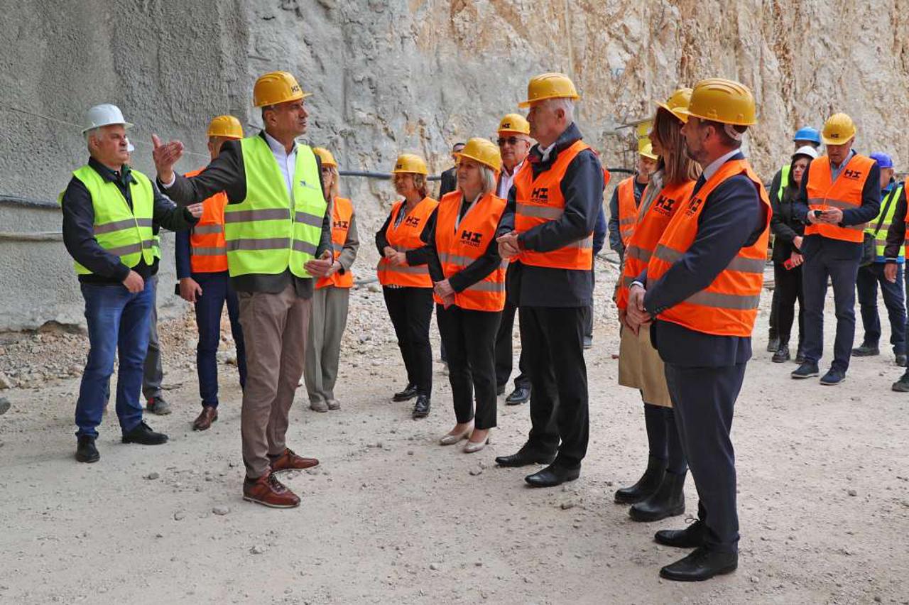 probijena cijev tunela ''Novi''