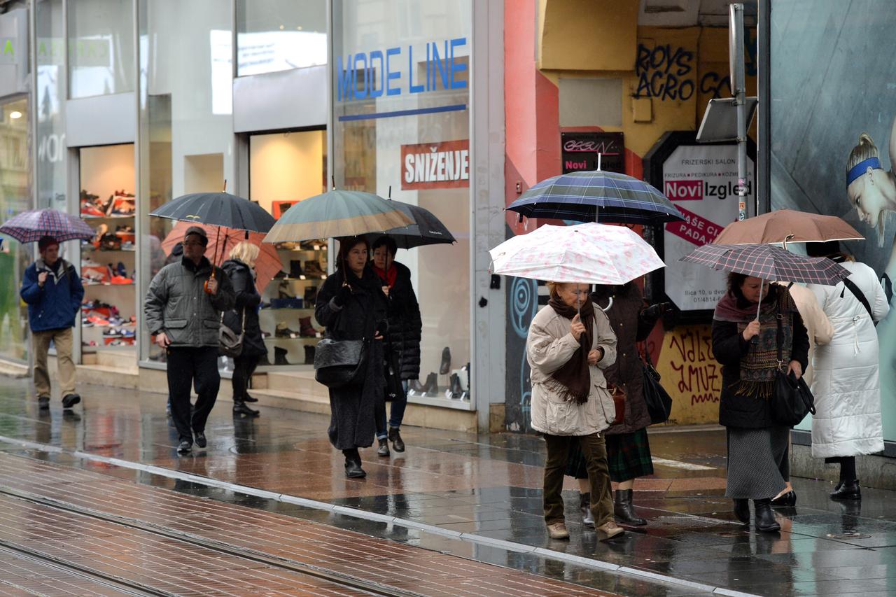 19.02.2016., Zagreb - Kisni dan u gradu.   Photo: Marko Lukunic/PIXSELL