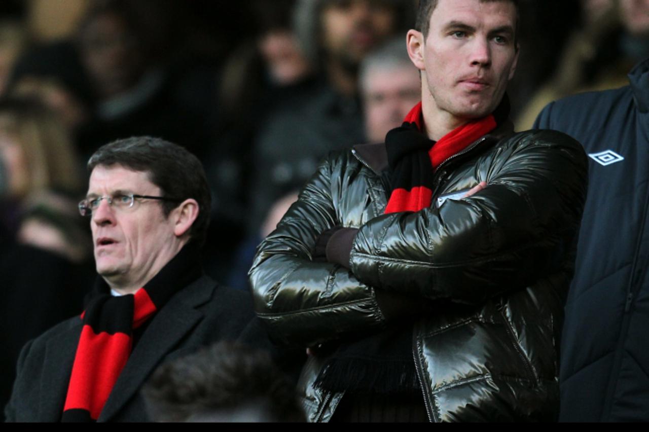 \'New Manchester City signing Edin Dzeko (right) and Manchester City Football Administrator Brian Marwood (left) in the stands  Photo: Press Association/Pixsell\'