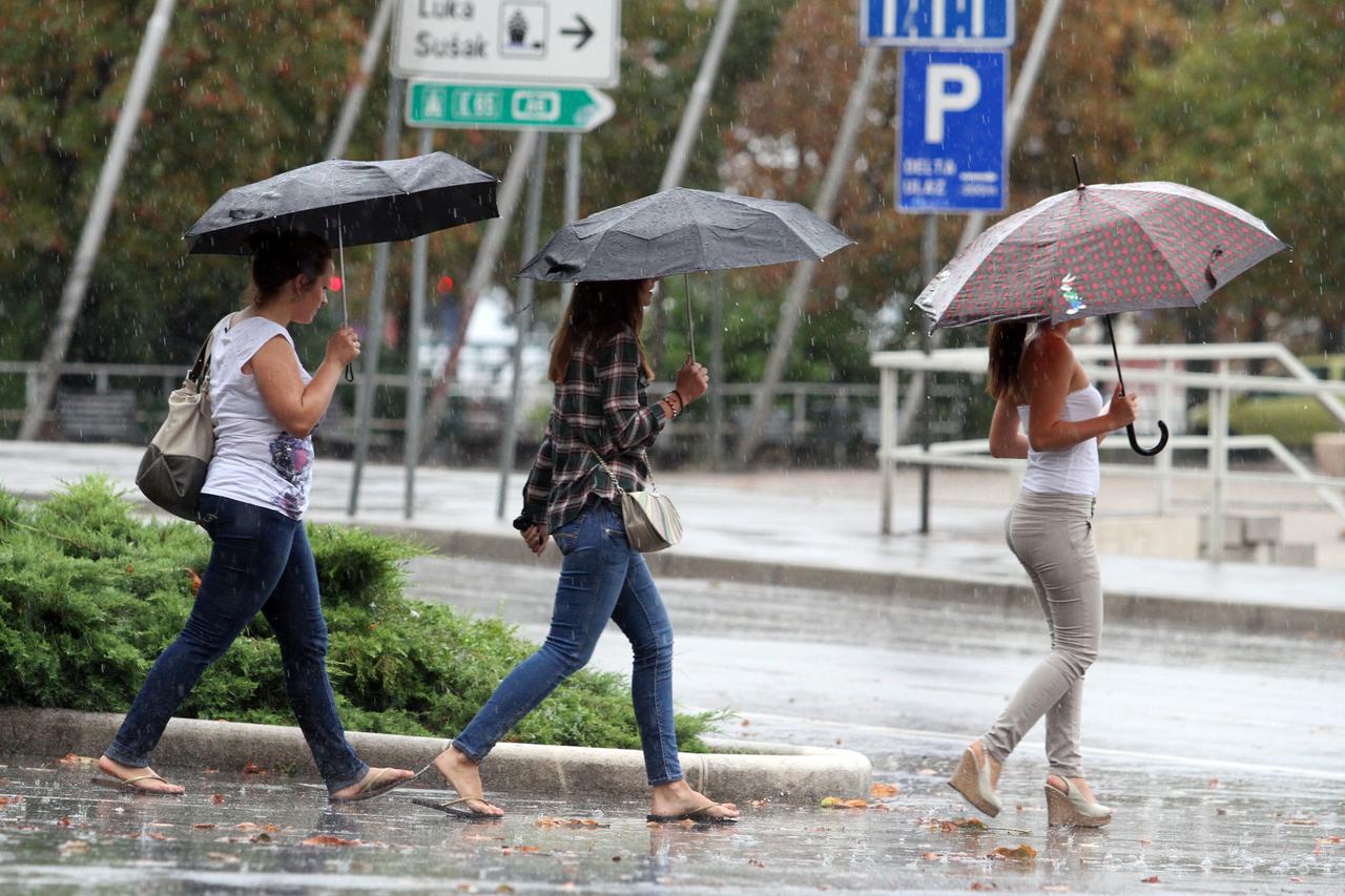 26.08.2012. Rijeka - Kisa je pala na sirem rijeckom podrucju nakon dugo vremena. Photo: Goran Kovacic/PIXSELL