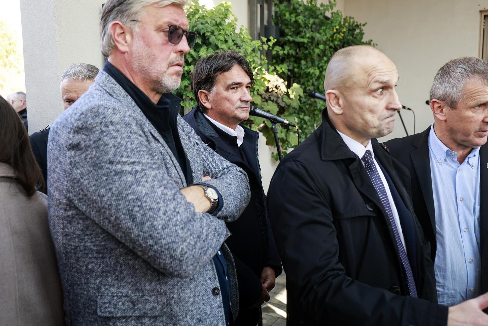 Na pogrebu je i izbornik hrvatske nogometne reprezentacije Zlatko Dalić.