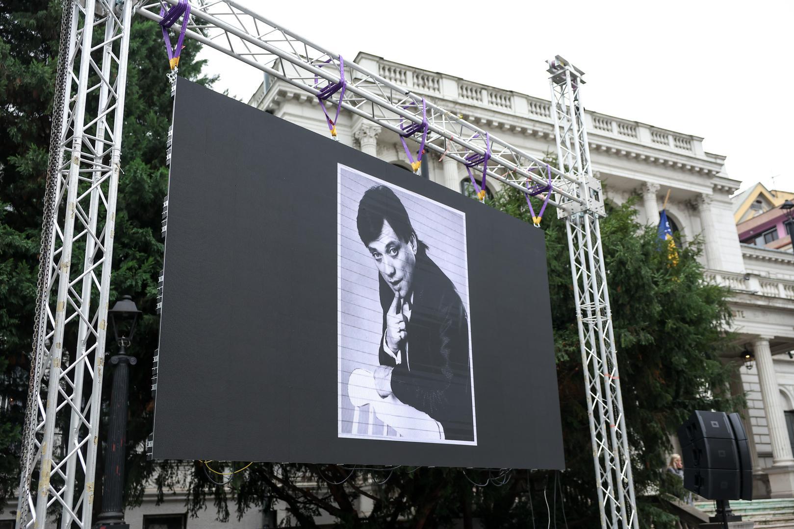 U Federaciji BiH i Brčko distriktu proglašen je Dan žalosti, a očekuje se dolazak više od 30.000 ljudi iz cijele regije.
