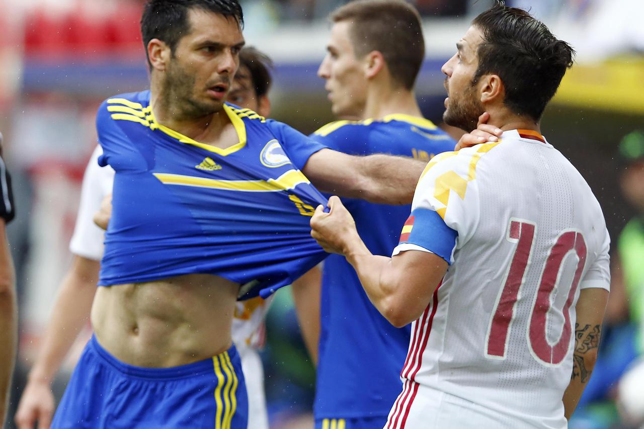 Football Soccer - Spain v Bosnia and Herzegovina - International Friendly - St. Gallen, Switzerland - 29/05/16. Spain's captain Francesc Fabregas argues with Bosnia and Herzegovina's Emir Spahic after getting red card REUTERS/Arnd Wiegmann