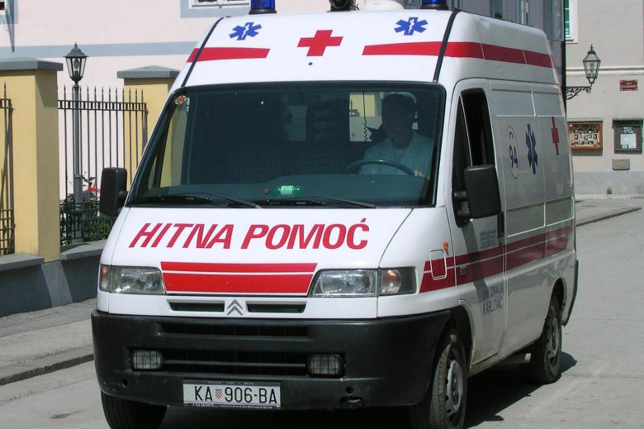 'karlovac hitna pomoc, 160807 zdravstvo, hitna, vozilo snimila kristina stedul-fabac'