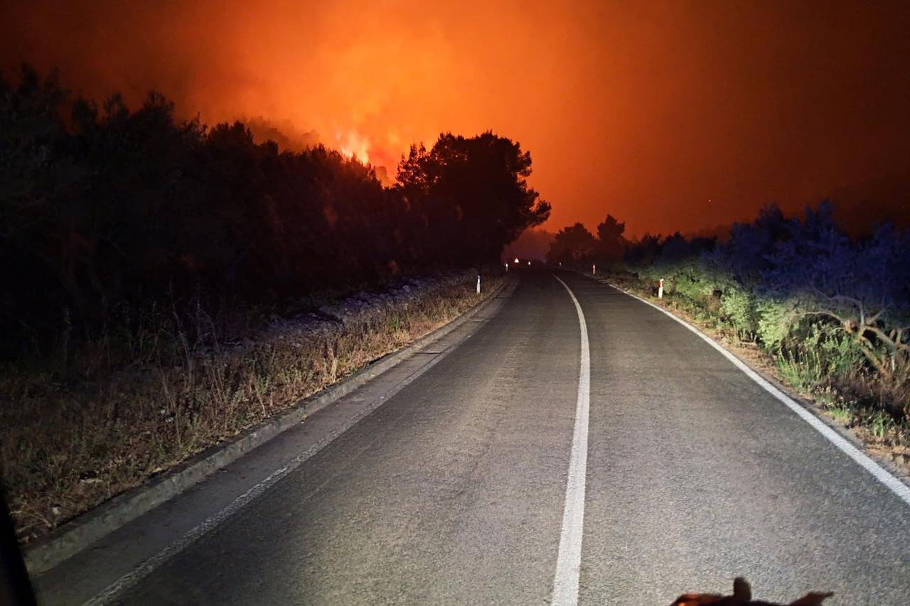 požar na korčuli