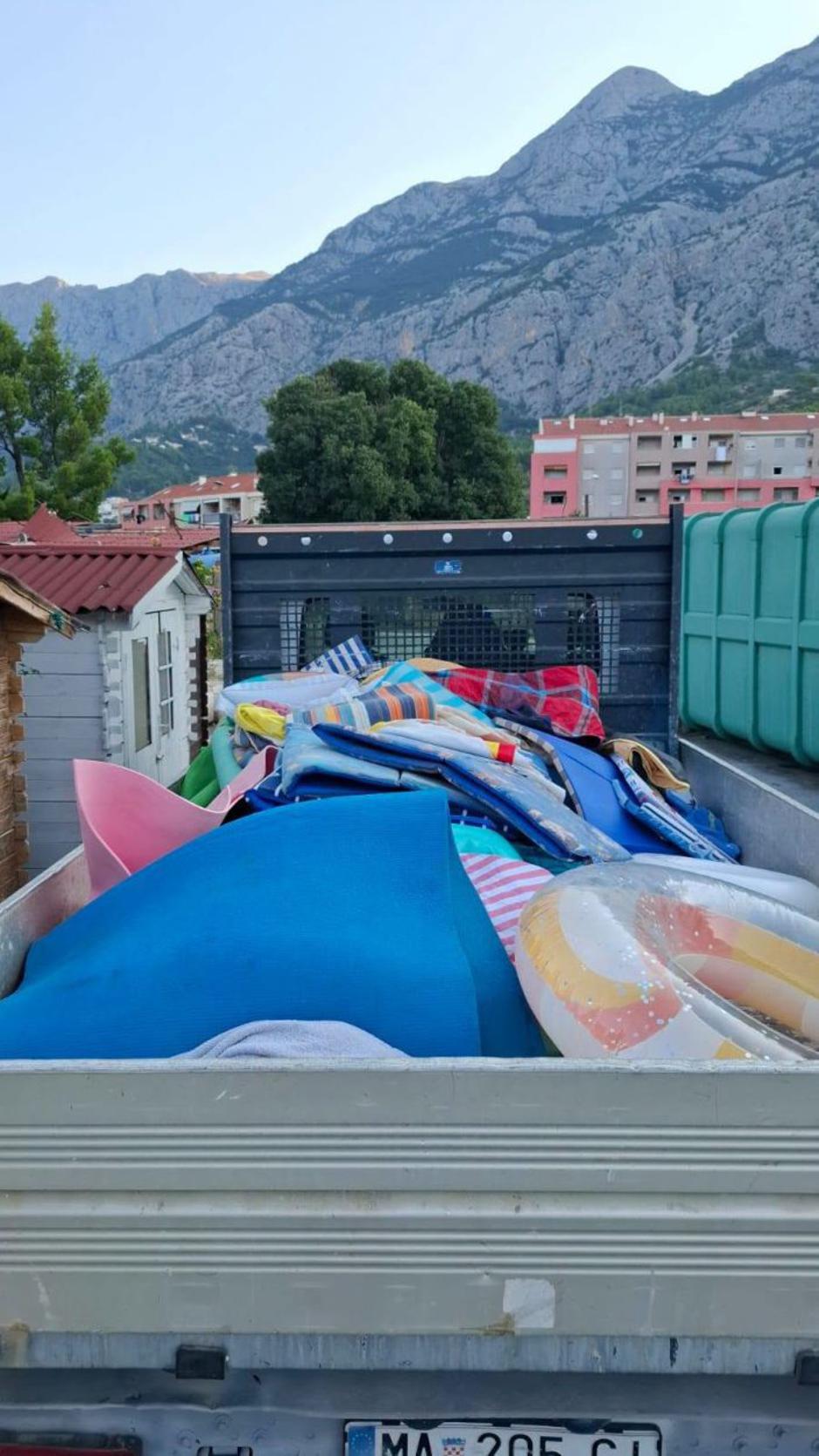 Gosti i dalje 'rezerviraju' mjesta na makarskim plažama
