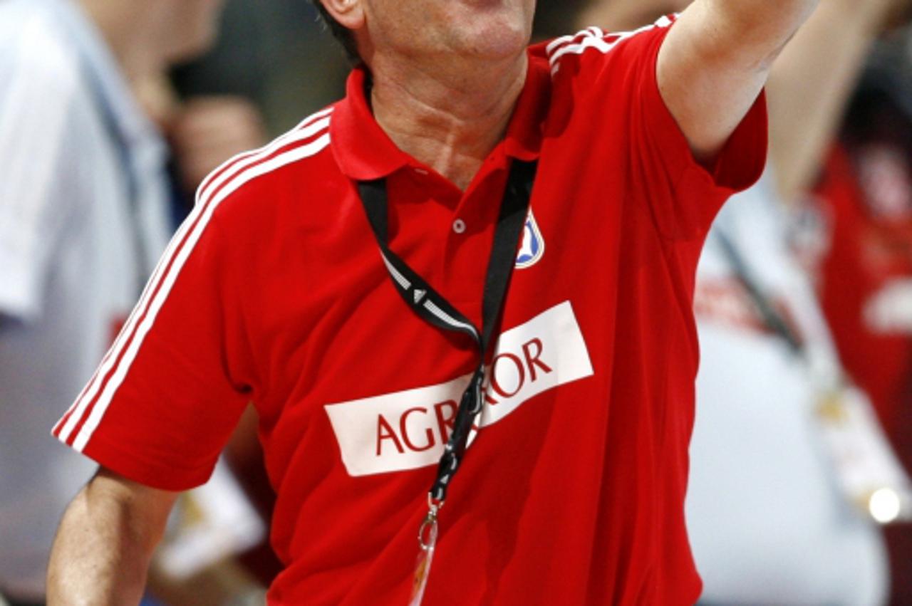 'Croatia\'s coach Lino Cervar reacts during the Handball World Cup group M2 match against Denmark in Mannheim, January 24, 2007.  REUTERS/Alex Grimm (GERMANY)'
