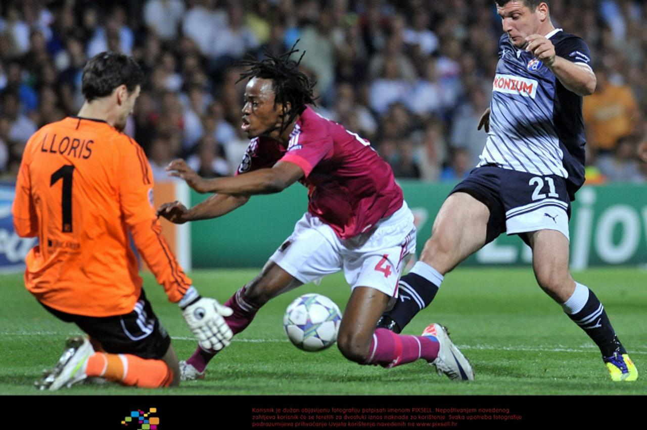 '27.09.2011., Stadion Gerland, Lyon, Francuska - UEFA Liga prvaka, skupina D, 2. kolo, Lyon - Dinamo Zagreb. Fatos Beqiraj (21), Bakary Kone (4), Hugo Lloris (1).  Photo: Goran Stanzl/PIXSELL'