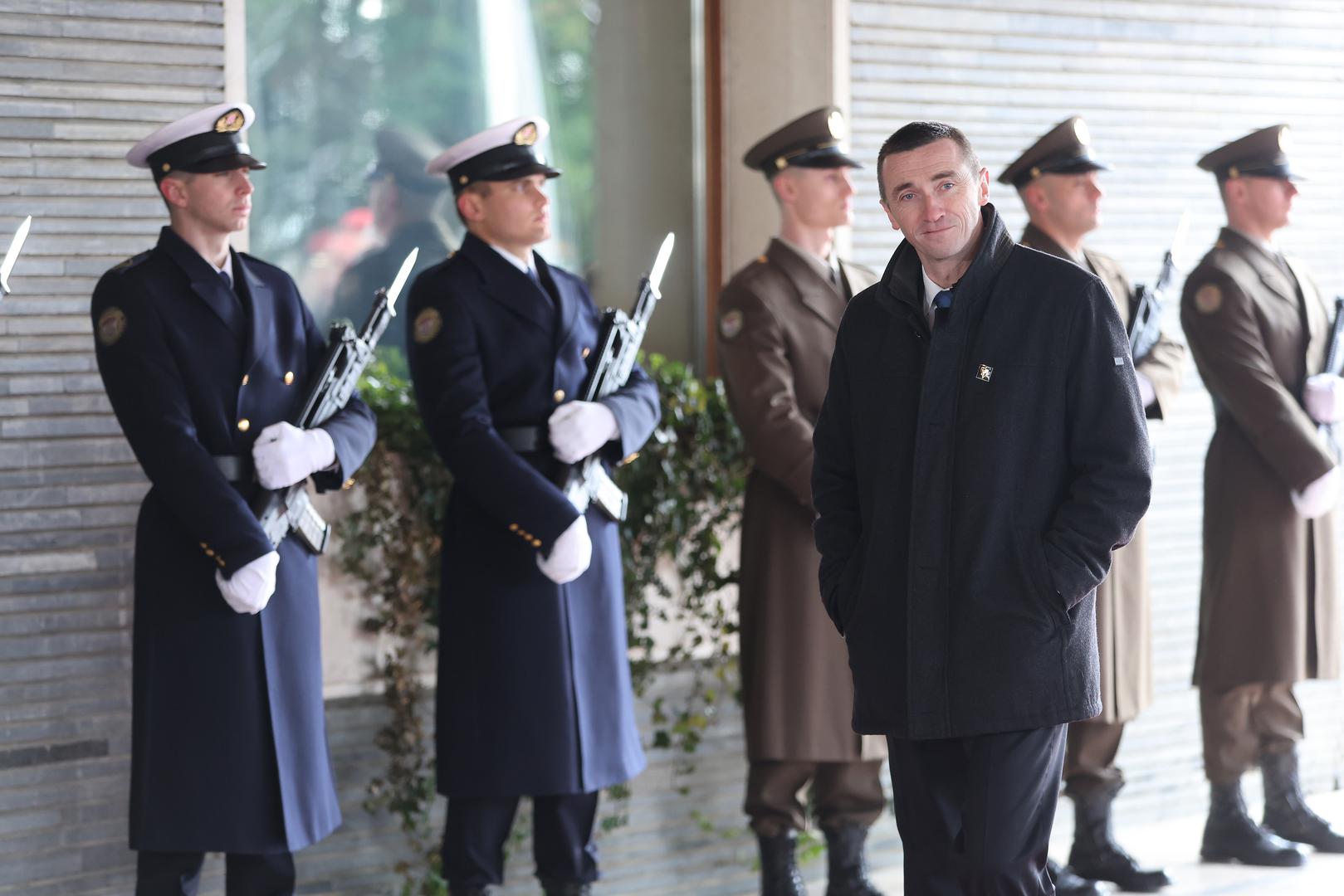 Ivan Penava iz Domovinskog pokreta na inauguraiju je odjenuo klasično odijelo i sportsku jaknu.