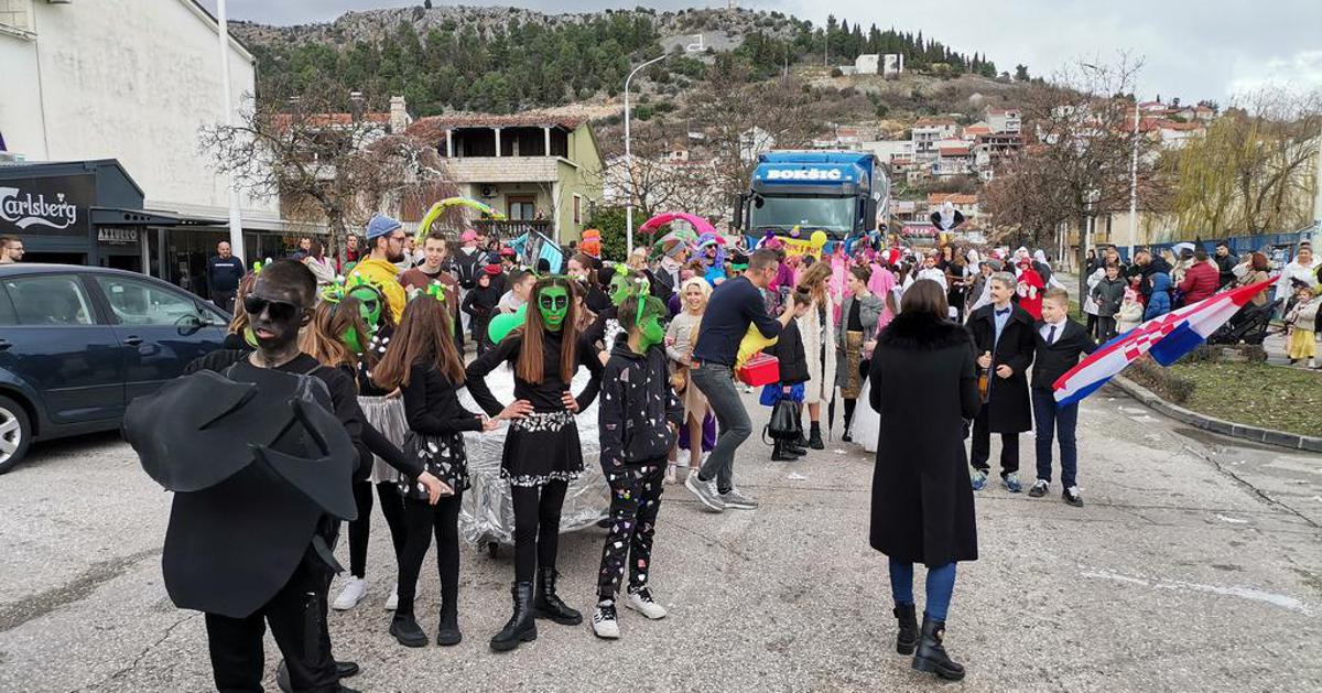 Galerija Pokladni dani Trebižat Čapljina str. 1 www.vecernji.ba