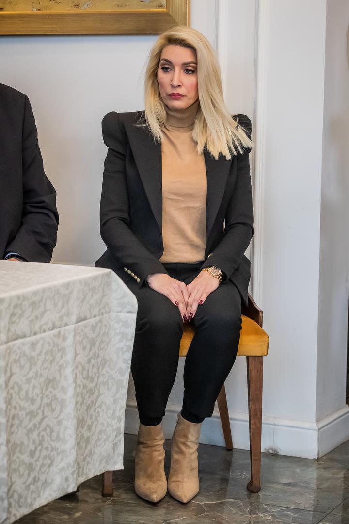 Plavuša je 21. ožujka 2010. Kerumu rodila sina Franu.