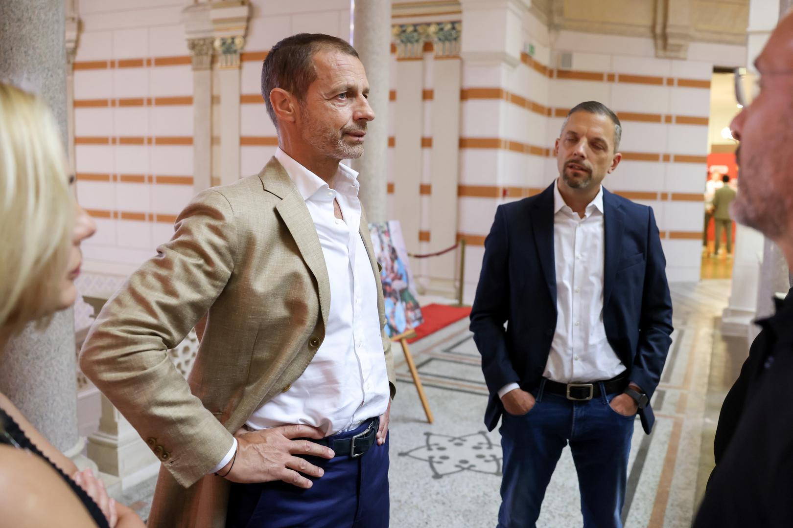 Plazma Sportske igre mladih osnovane su u Splitu 1996. godine, od prvih Igara do danas u četiri zemlje članice Hrvatskoj, Bosni i Hercegovini, Srbiji i Sloveniji sudjelovalo je više od tri milijuna 440 tisuće djece i mladih. O značenju širenja Igara govorio je i potpredsjednik Vlade i ministar unutarnjih poslova Davor Božinović, koji se zadržao u poduljem razgovoru s predsjednikom PSG-a i Aleksandrom Čeferinom, prvim čovjekom Uefe.
